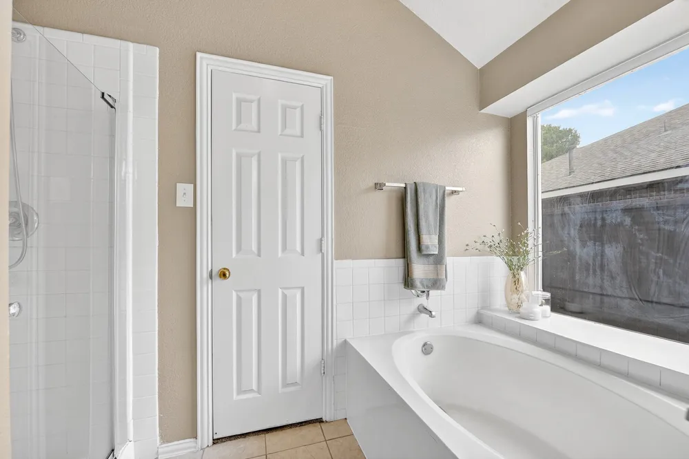 1369 Royal Oaks Dr, Frisco, TX 75036