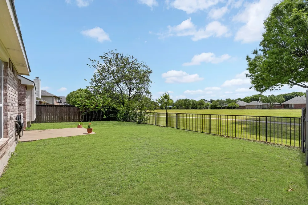 1369 Royal Oaks Dr, Frisco, TX 75036
