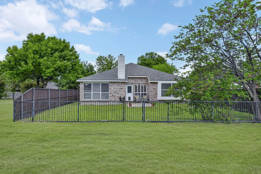 1369 Royal Oaks Dr, Frisco, TX 75036