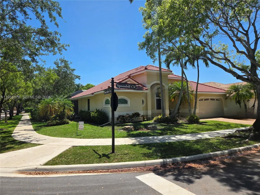 900 Spoonbill Cir, Weston, FL 33326