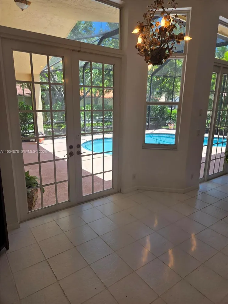 900 Spoonbill Cir, Weston, FL 33326