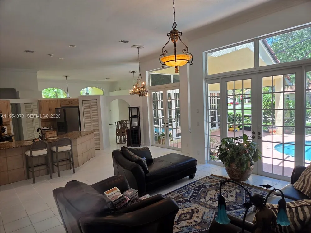 900 Spoonbill Cir, Weston, FL 33326