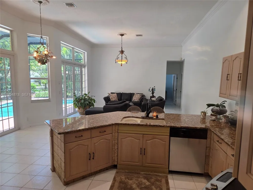 900 Spoonbill Cir, Weston, FL 33326