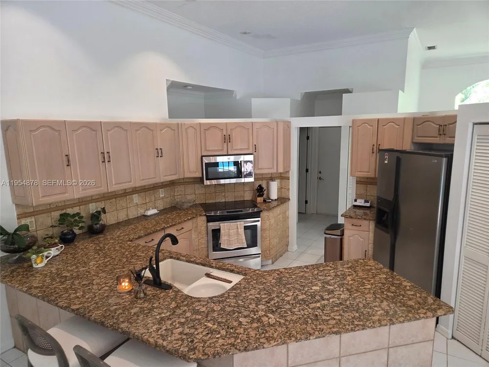 900 Spoonbill Cir, Weston, FL 33326