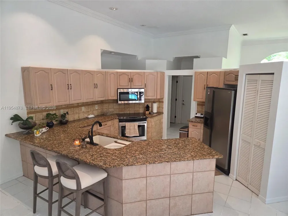 900 Spoonbill Cir, Weston, FL 33326
