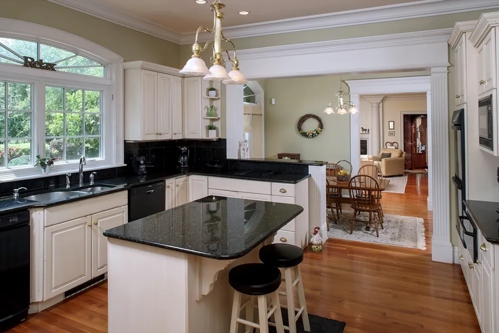 130 Popes Ln, Hingham, MA 02043