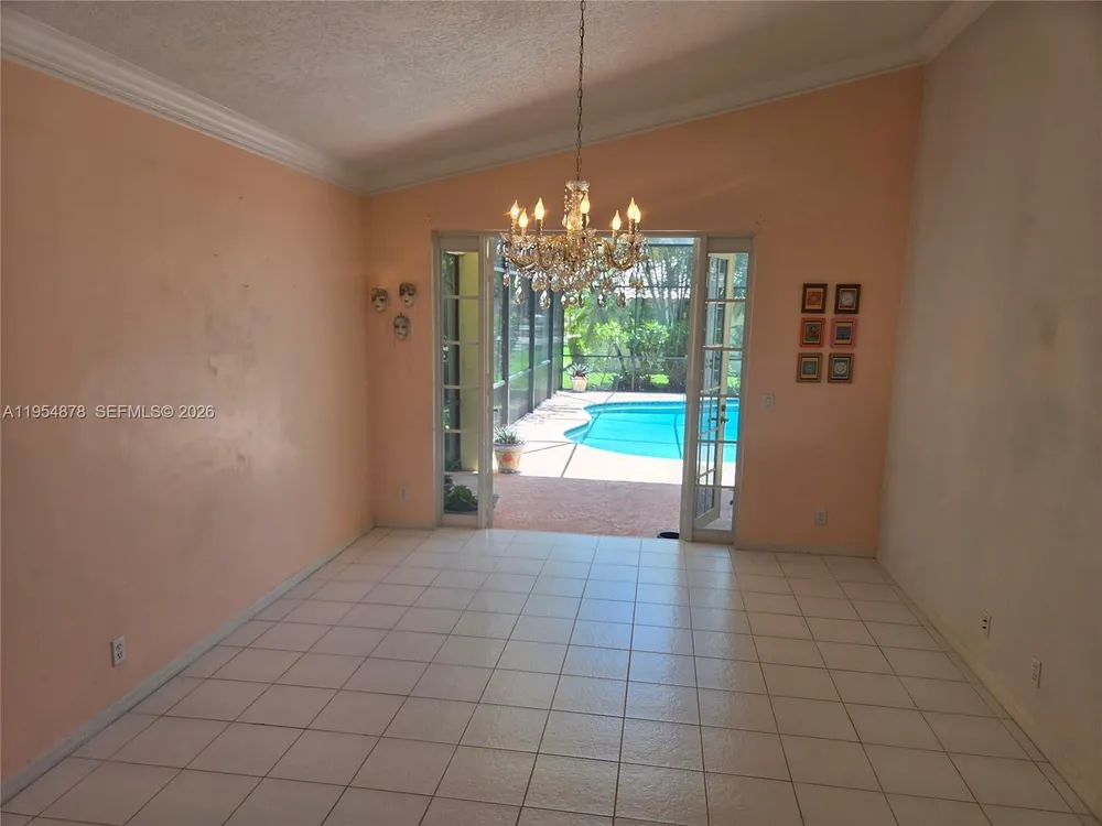 900 Spoonbill Cir, Weston, FL 33326