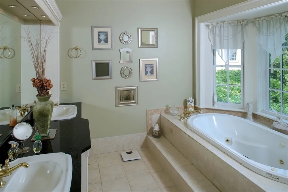 130 Popes Ln, Hingham, MA 02043