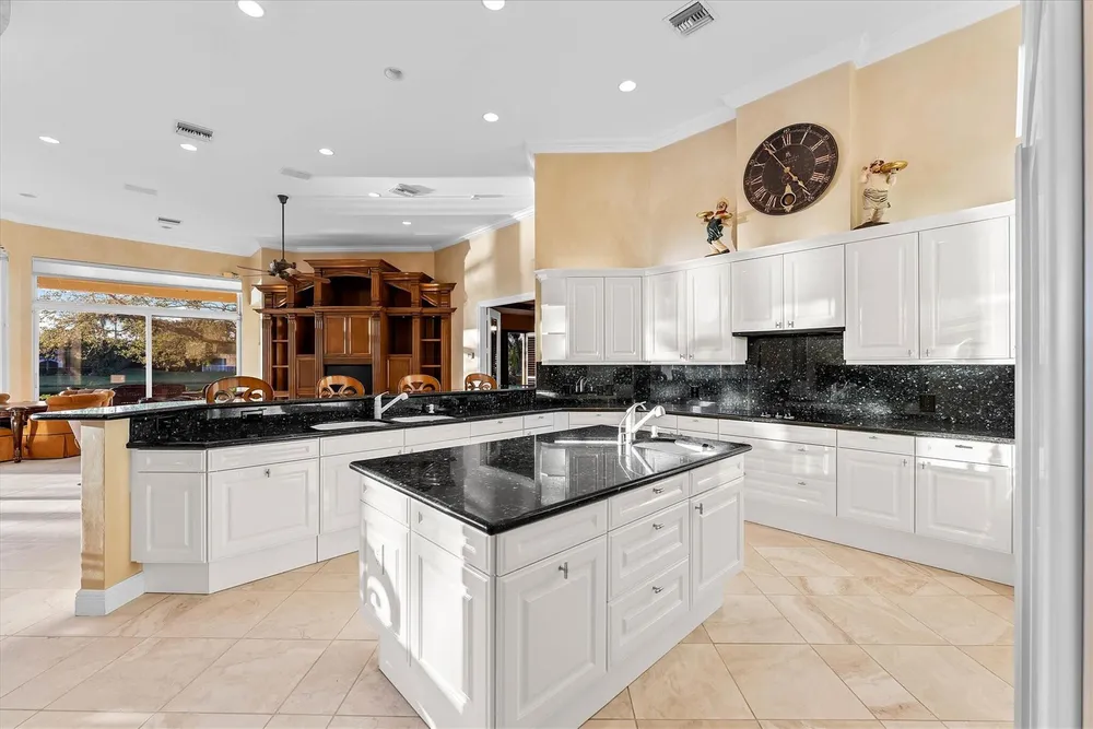 3060 Paddock Rd, Weston, FL 33331
