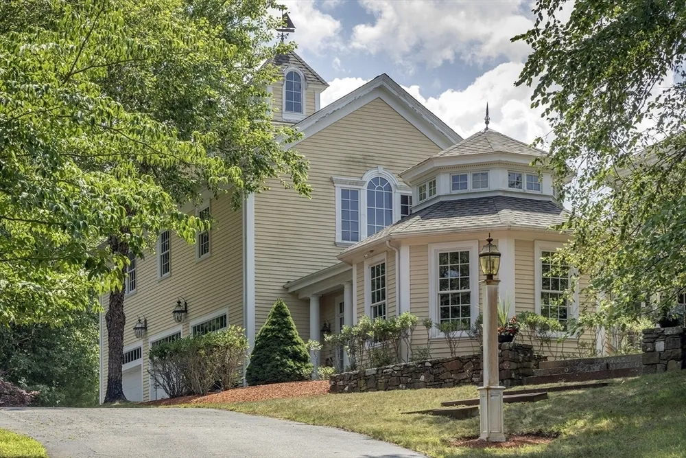 130 Popes Ln, Hingham, MA 02043