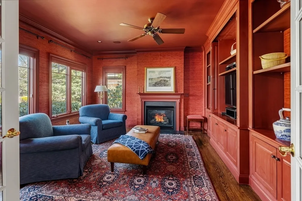 71 Clubhouse Dr, Hingham, MA 02043