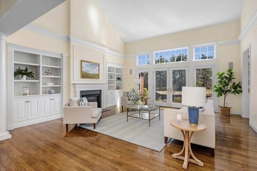 71 Clubhouse Dr, Hingham, MA 02043