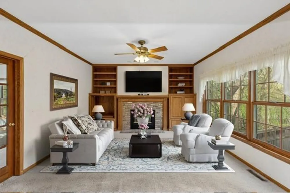 1004 Walden Ct, Burnsville, MN 55337