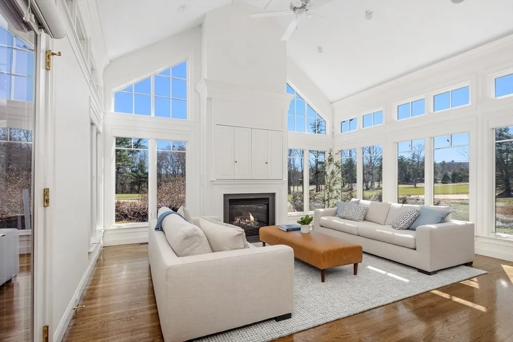71 Clubhouse Dr, Hingham, MA 02043