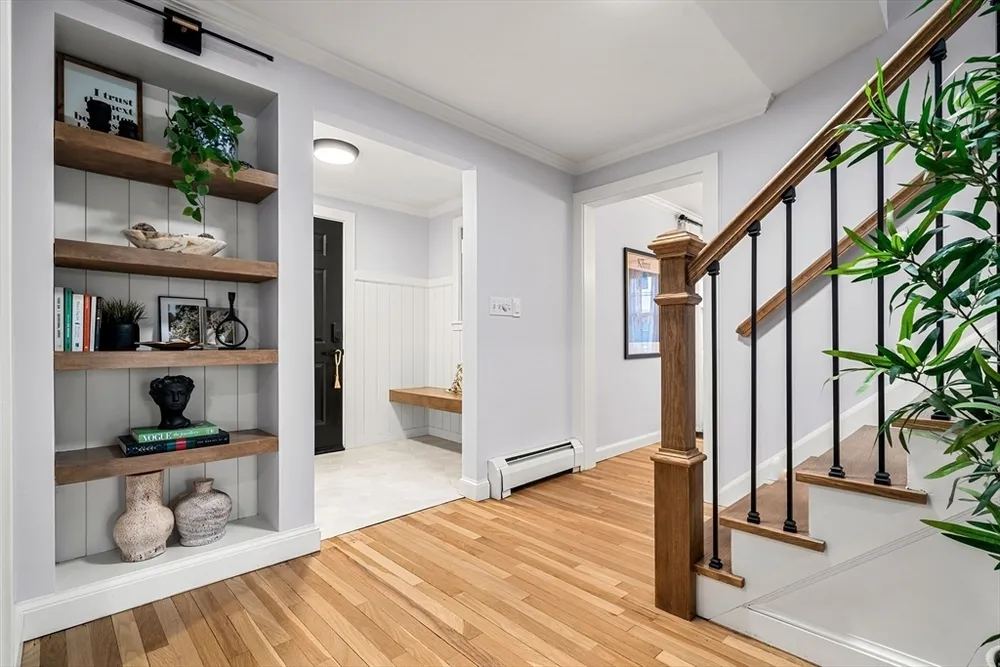 588 Andover St, Lowell, MA 01852