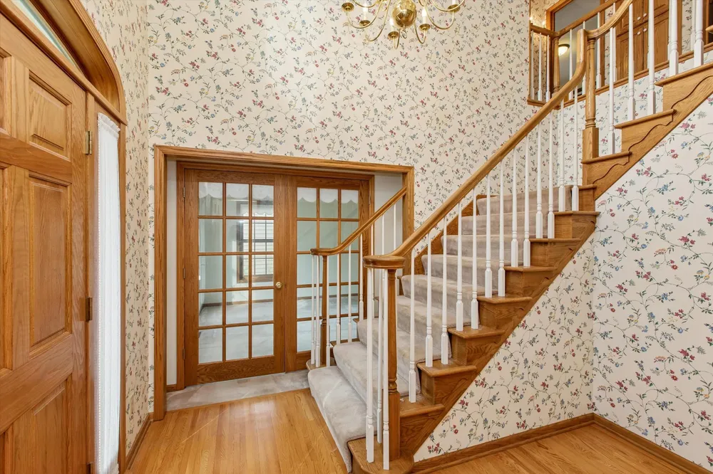 1004 Walden Ct, Burnsville, MN 55337
