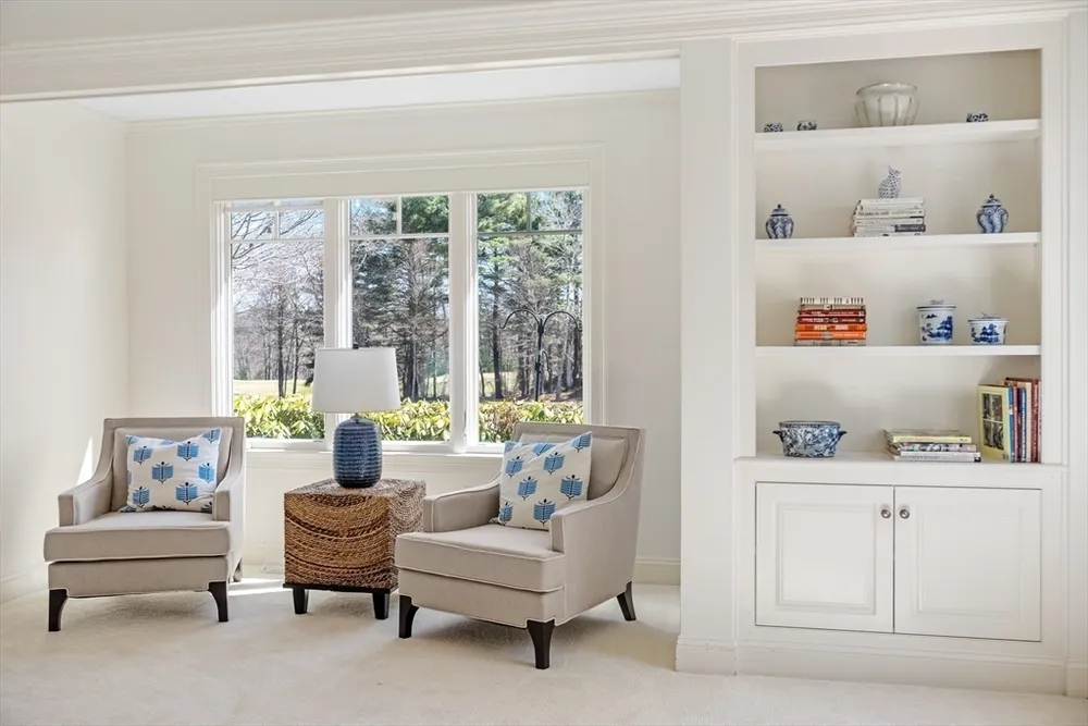 71 Clubhouse Dr, Hingham, MA 02043