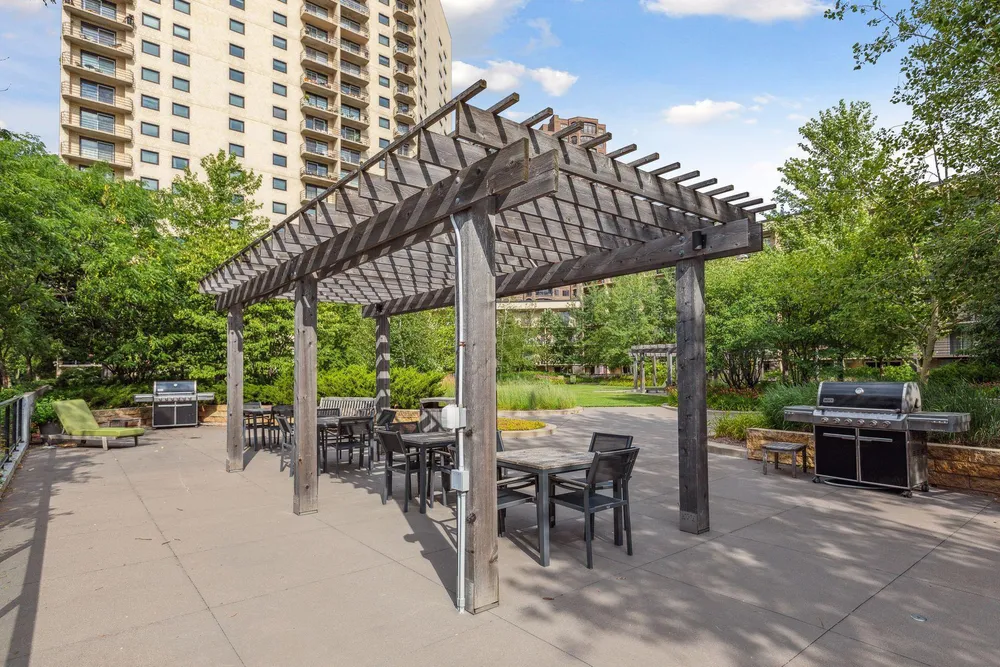 Nicollet Ave, Minneapolis, MN 55403