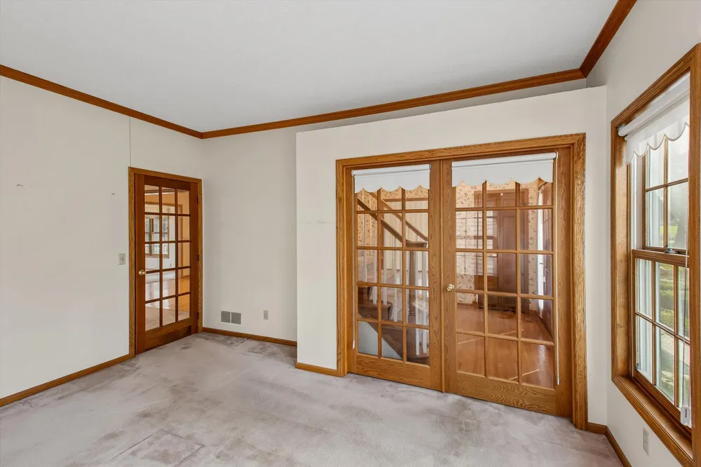 1004 Walden Ct, Burnsville, MN 55337