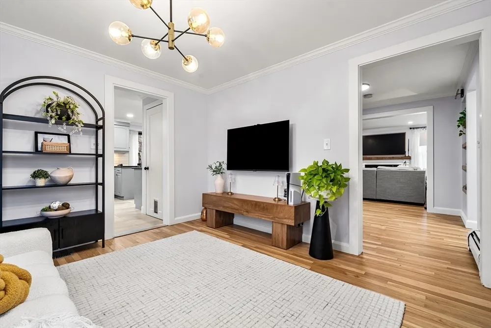 588 Andover St, Lowell, MA 01852