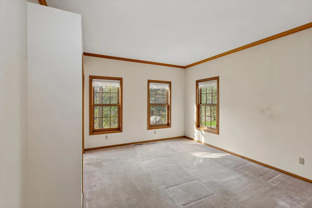 1004 Walden Ct, Burnsville, MN 55337
