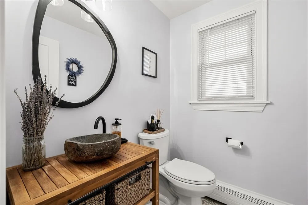 588 Andover St, Lowell, MA 01852