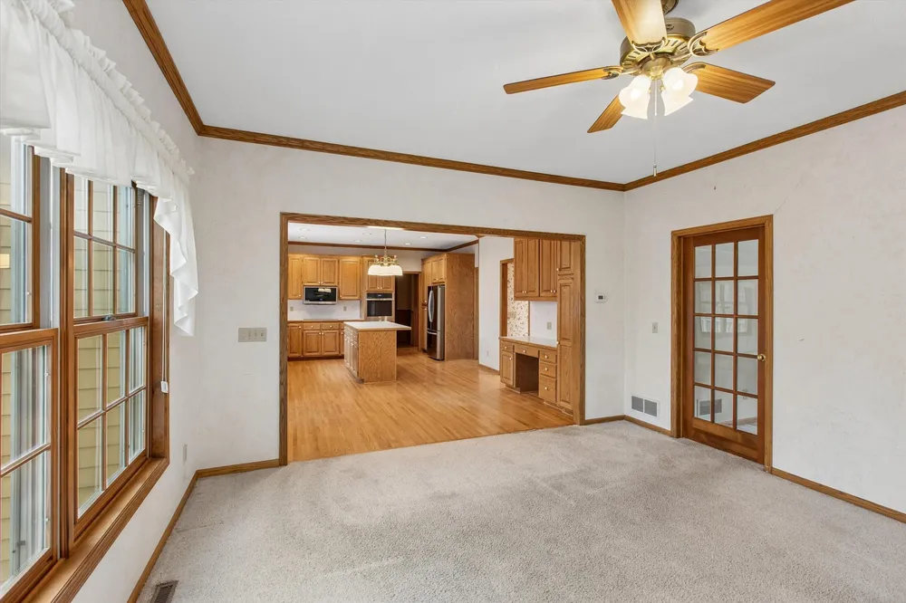 1004 Walden Ct, Burnsville, MN 55337