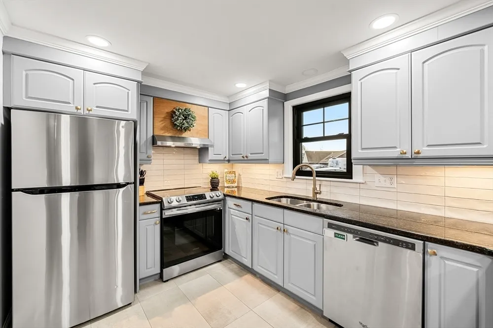 588 Andover St, Lowell, MA 01852