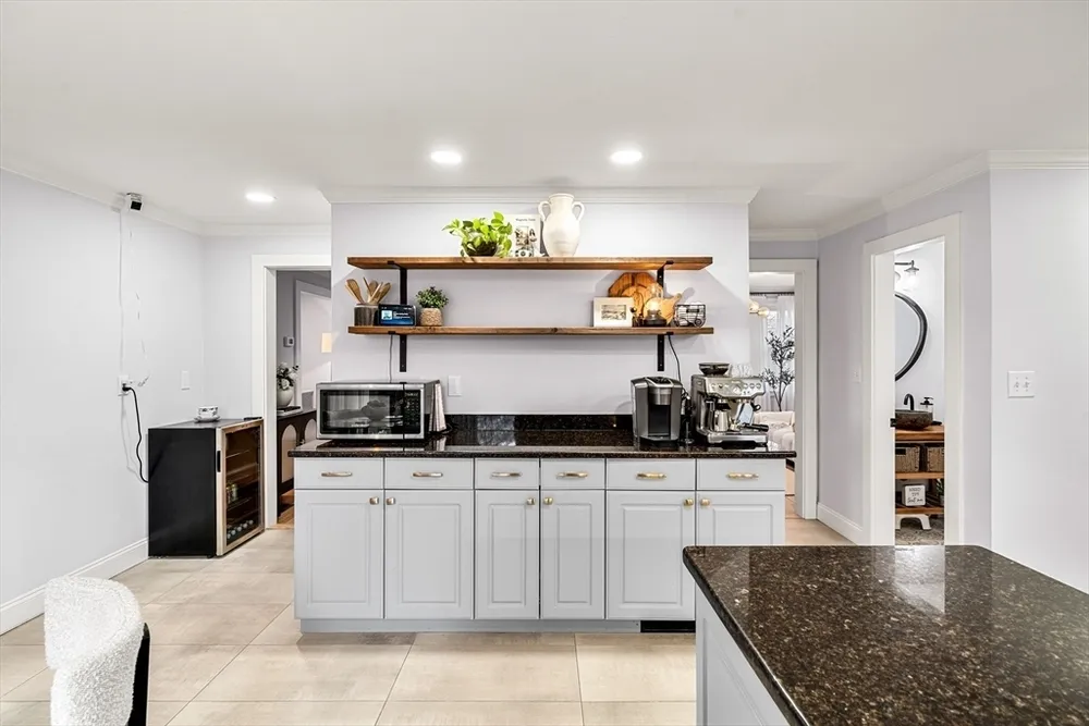 588 Andover St, Lowell, MA 01852