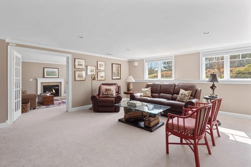 71 Clubhouse Dr, Hingham, MA 02043