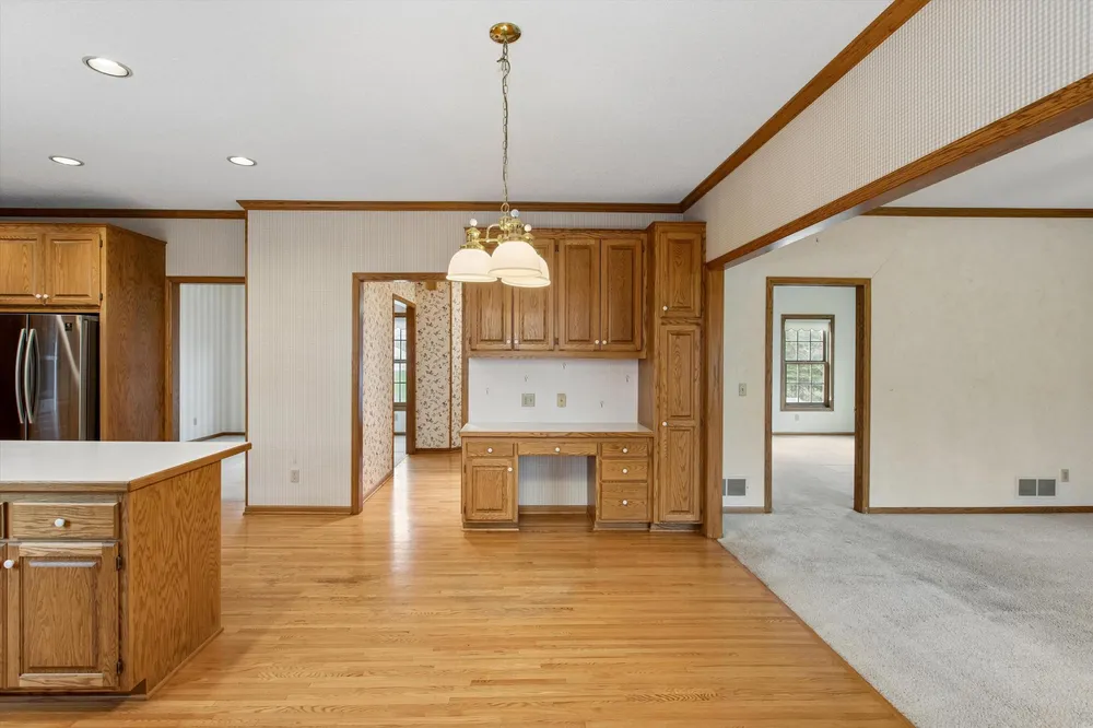 1004 Walden Ct, Burnsville, MN 55337