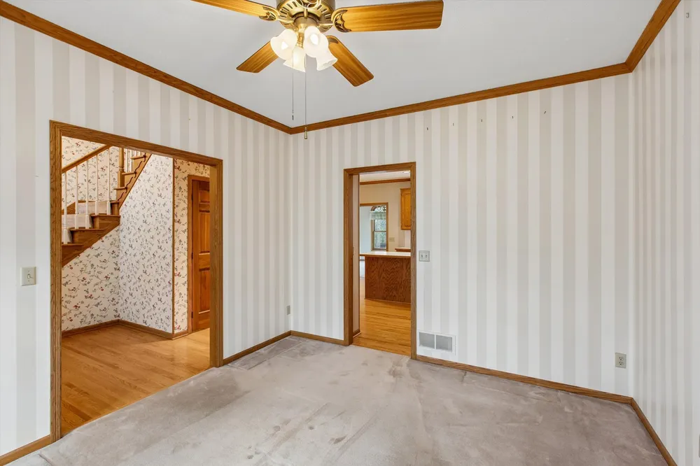1004 Walden Ct, Burnsville, MN 55337