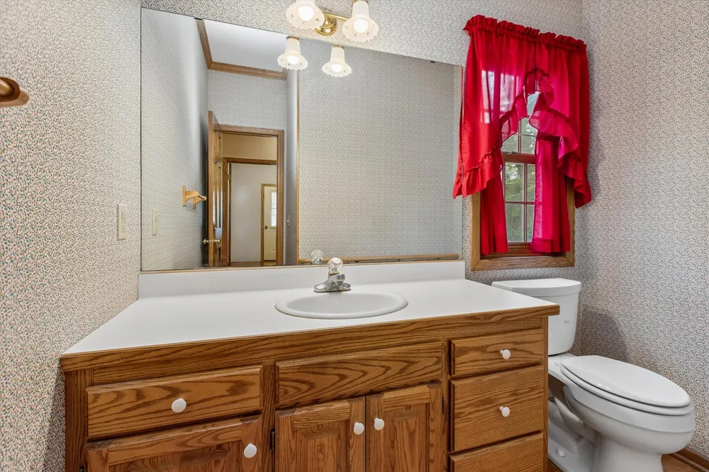 1004 Walden Ct, Burnsville, MN 55337