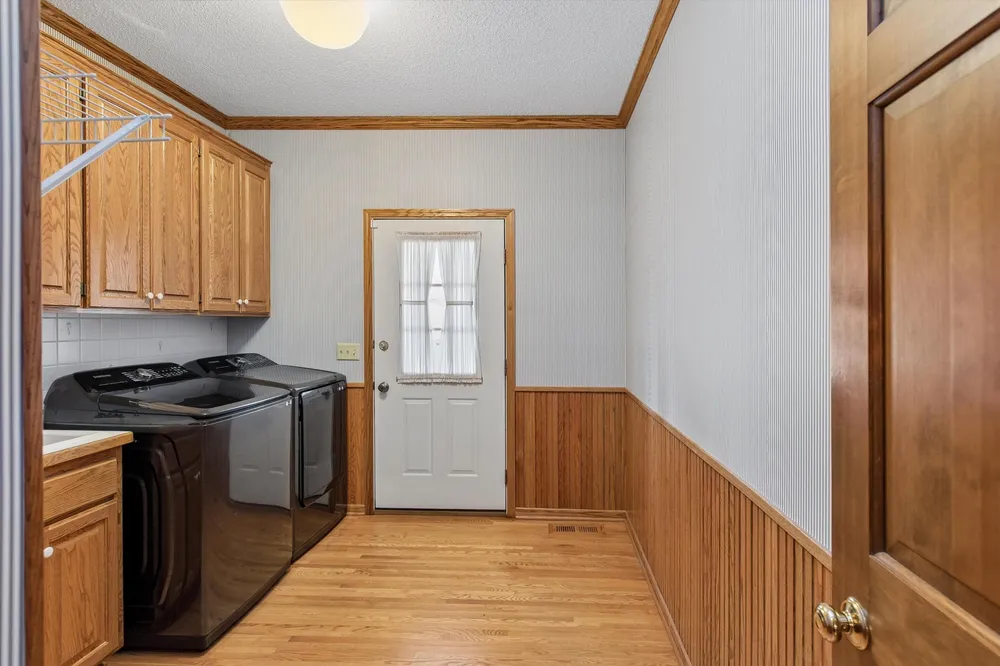 1004 Walden Ct, Burnsville, MN 55337