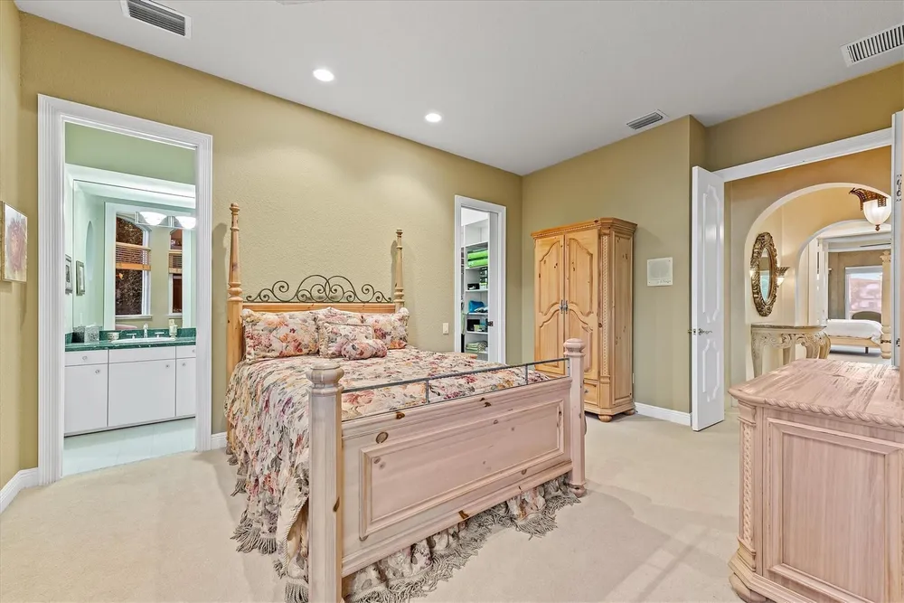 3060 Paddock Rd, Weston, FL 33331