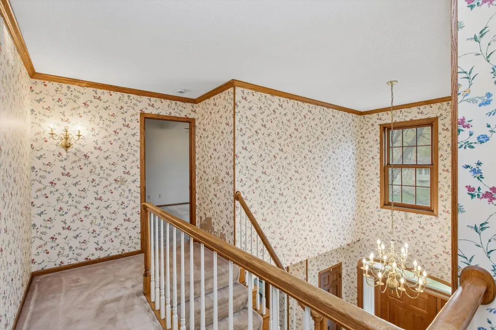 1004 Walden Ct, Burnsville, MN 55337
