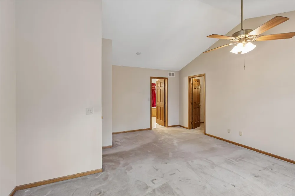 1004 Walden Ct, Burnsville, MN 55337