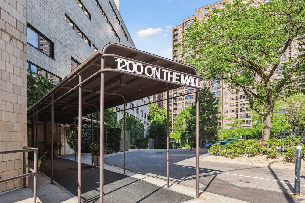 Nicollet Ave, Minneapolis, MN 55403