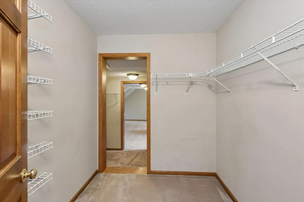 1004 Walden Ct, Burnsville, MN 55337