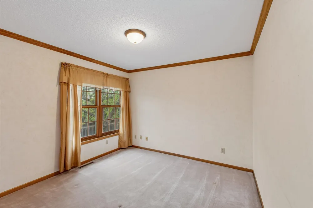 1004 Walden Ct, Burnsville, MN 55337