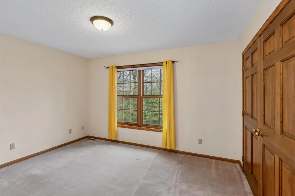 1004 Walden Ct, Burnsville, MN 55337