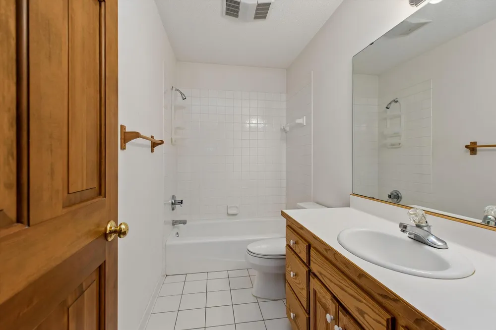 1004 Walden Ct, Burnsville, MN 55337