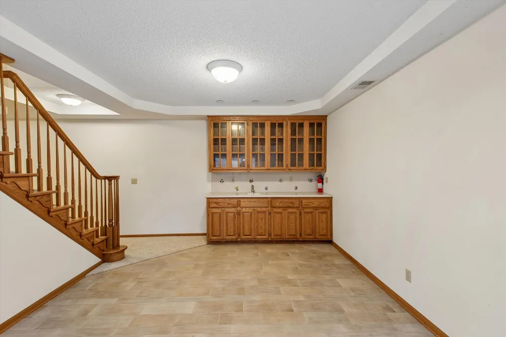 1004 Walden Ct, Burnsville, MN 55337