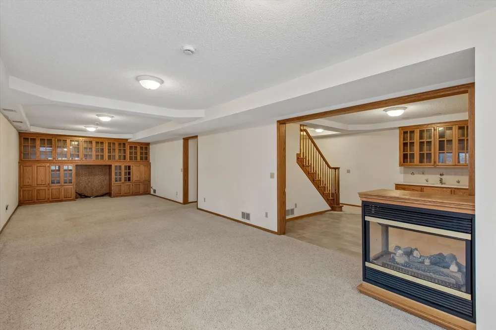 1004 Walden Ct, Burnsville, MN 55337