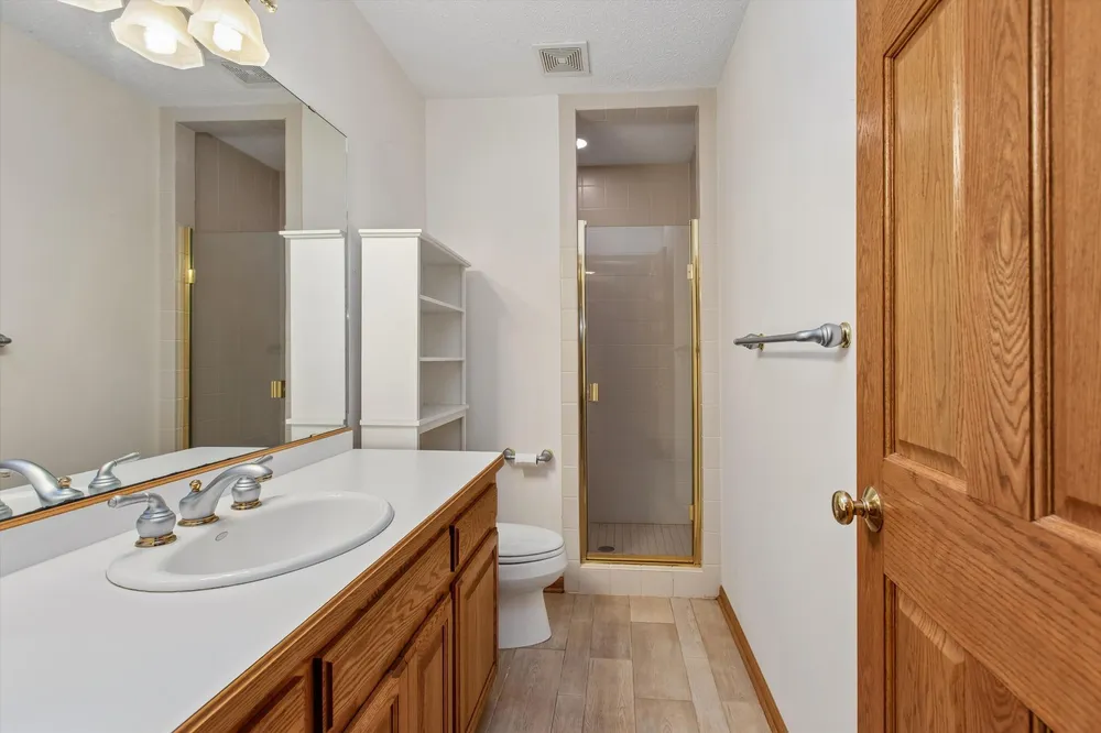 1004 Walden Ct, Burnsville, MN 55337