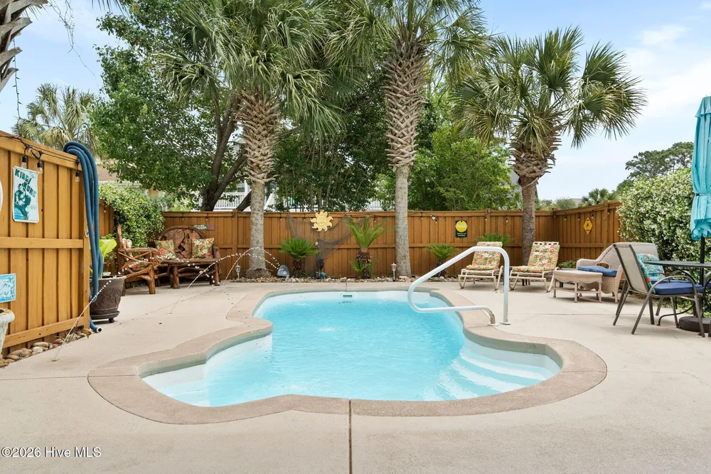 110 Palm Breeze Dr, Carolina Beach, NC 28428