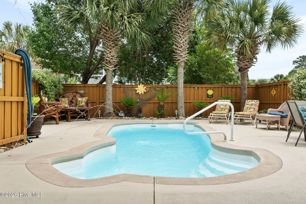 110 Palm Breeze Dr, Carolina Beach, NC 28428