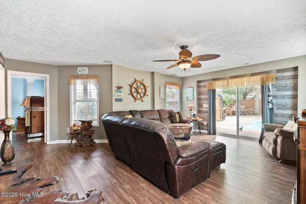 110 Palm Breeze Dr, Carolina Beach, NC 28428