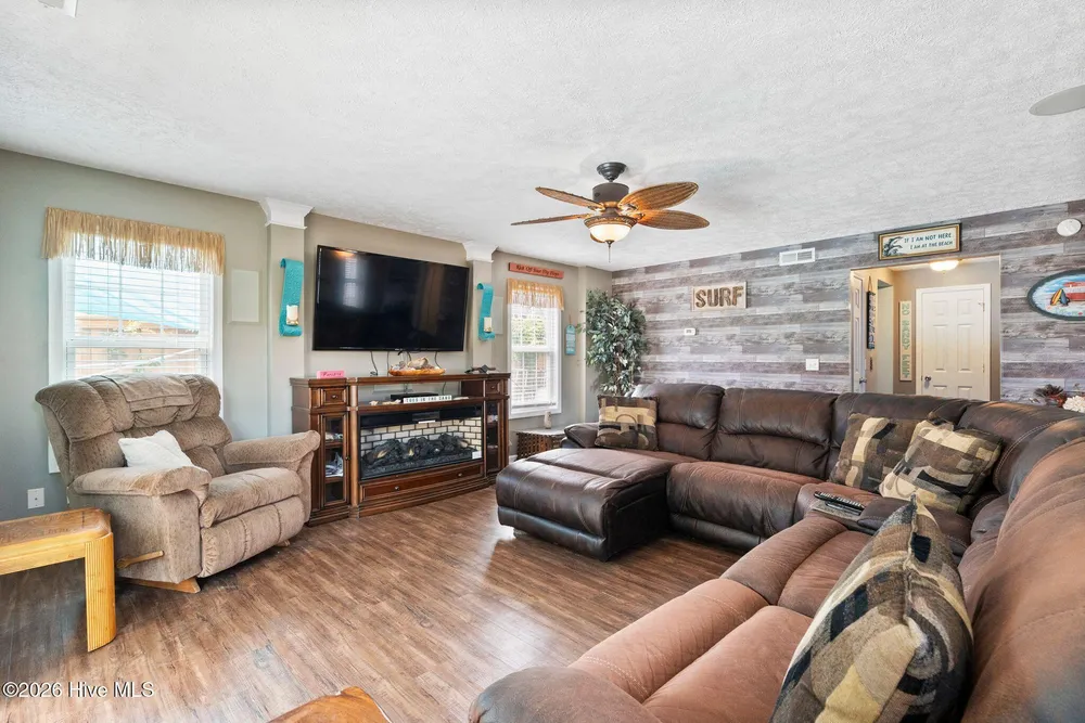 110 Palm Breeze Dr, Carolina Beach, NC 28428