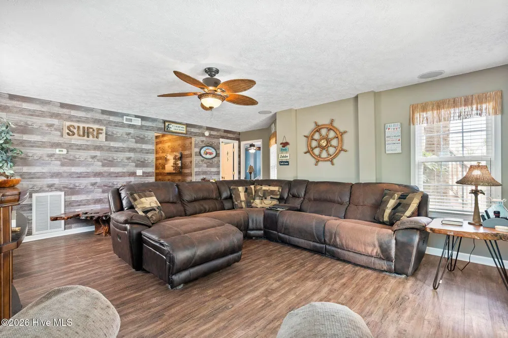 110 Palm Breeze Dr, Carolina Beach, NC 28428
